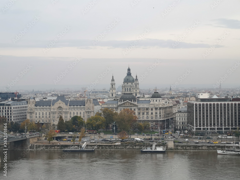 Veduta di Budapest ed del suo parlamento