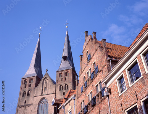 Sint-Nicolaas kerk or Bergkerk (Mountain Church) in Bergkwartier, Deventer © robepco