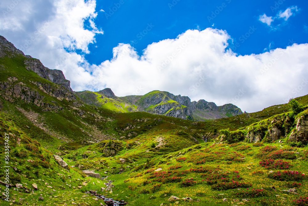 Fototapeta premium granite mountains and clouds four