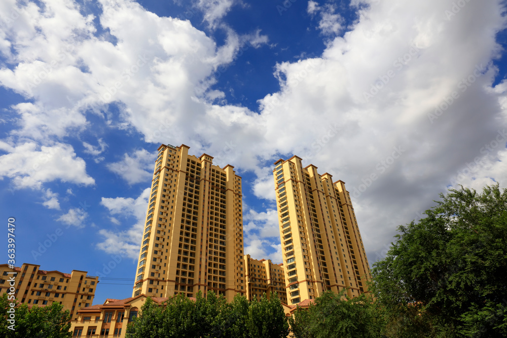 Fototapeta premium The building is under the blue sky Baiyun