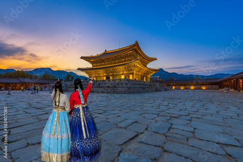 Canvas Print twilight at gyeongbokgung with Korean national dress at Gyeongbokgung Palace Seoul,South Korea