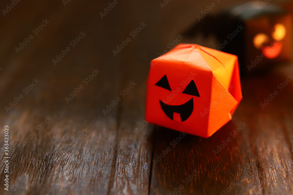 折り紙のかわいいハロウィンキャラクター お化けカボチャとコウモリ Stock 写真 Adobe Stock