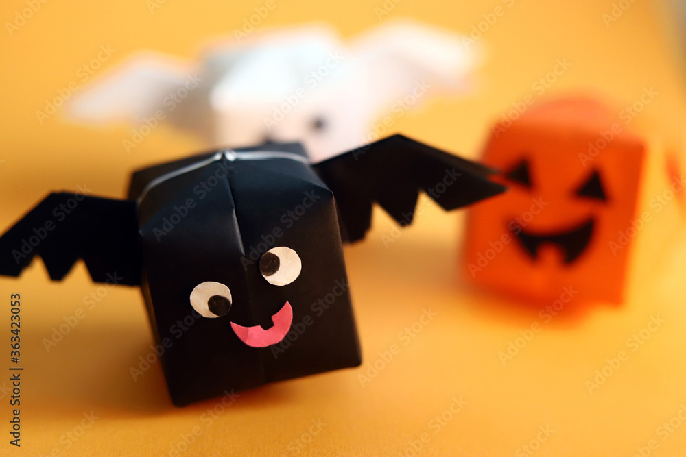 折り紙のかわいいハロウィンキャラクター コウモリとカボチャとゴースト Stock Photo Adobe Stock