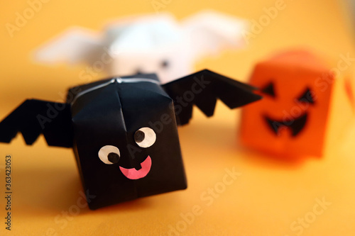 折り紙のかわいいハロウィンキャラクター コウモリとカボチャとゴースト Stock Photo Adobe Stock 折り紙のかわいいハロウィンキャラクター コウモリとカボチャとゴースト Stock Photo Adobe Stock