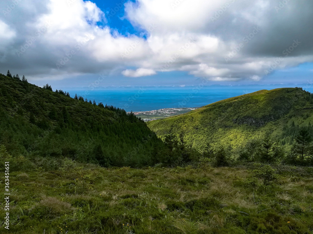 Obraz premium entre as montanhas