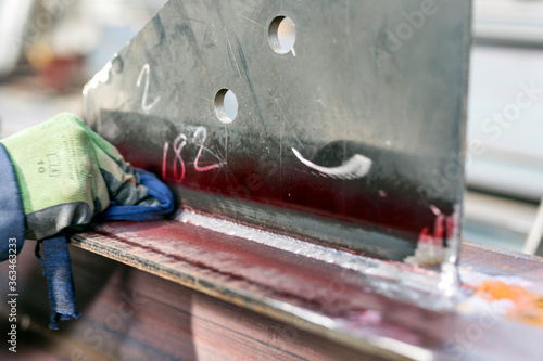 The inspector is cleaning with thinner to red penetrant paint. The excess penetrant is then removed from the surface. The removal method is controlled by the type of penetrant used.