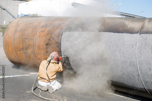 Bilde på lerret View of the abrasive blasting (sandblasting, grit blasting or shot blasting) to steel large pipe