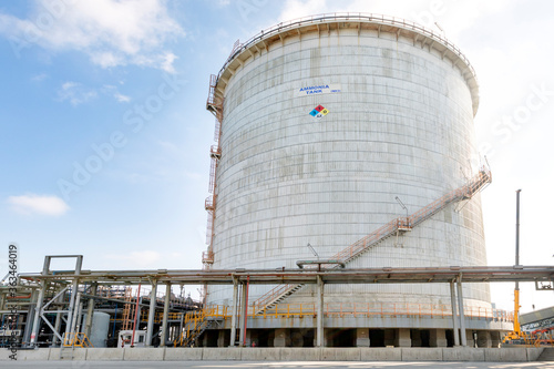 Fotografie View of the large double walled ammonia tank and pipeline in chemical plant