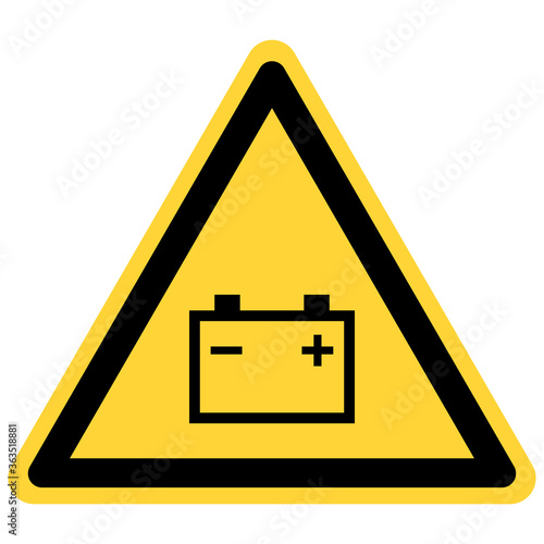 Autobatterie und Warnschild