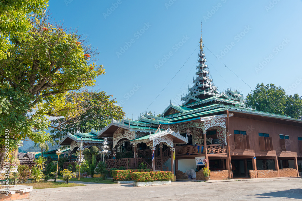 Naklejka premium Wat Chong Klang and Wat Chong Kham in Mae Hong Son, Thailand.