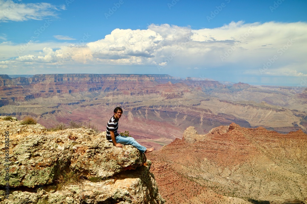 20s man at Grand Canyon in AZ, the US	