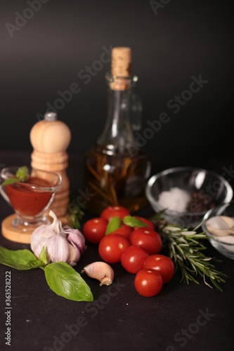 olive oil and tomatoes for pizza