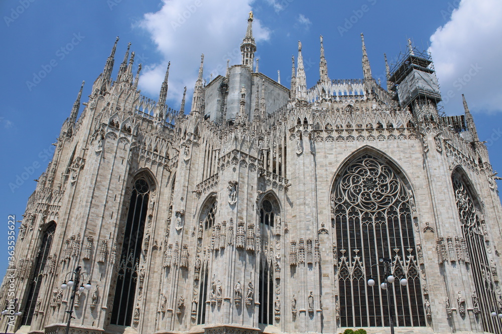 Piazza del Duomo famous duomo of milan in milan city center StockFoto