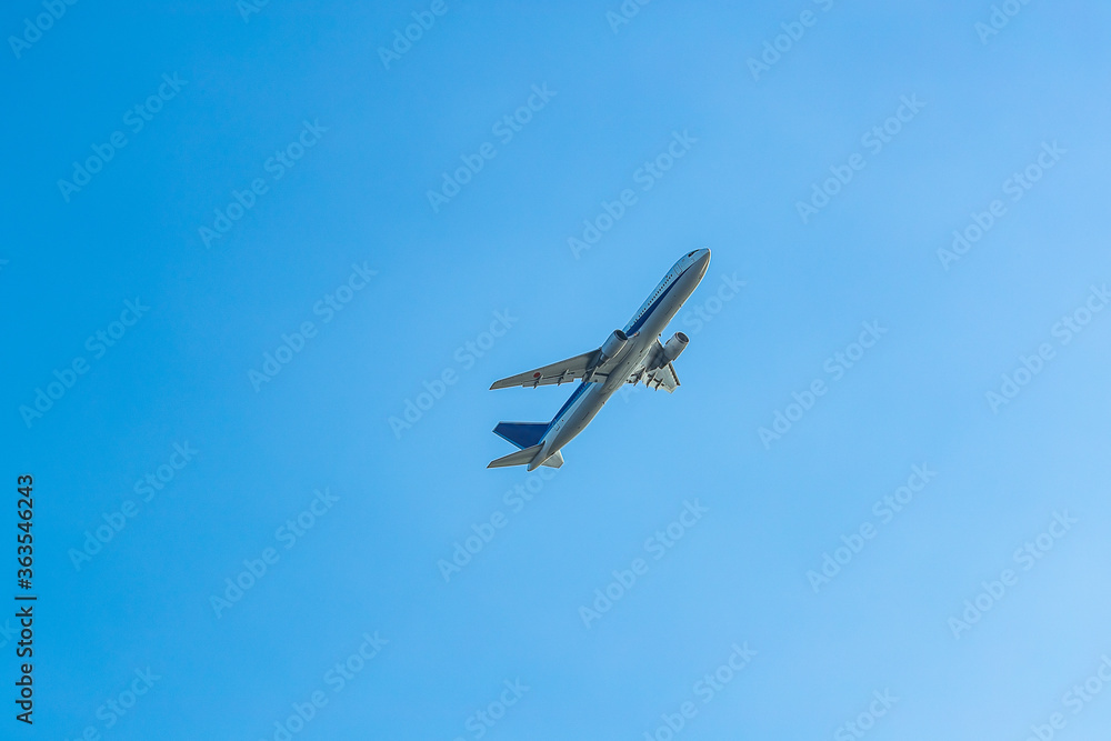 Obraz premium 飛行機と空