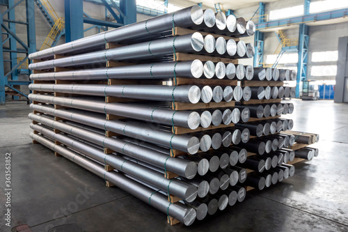 Canvastavla Billets of aluminium in the factory