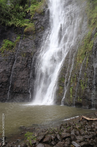 Les 3 cascades dans la jungle    Tahiti  Polyn  sie fran  aise