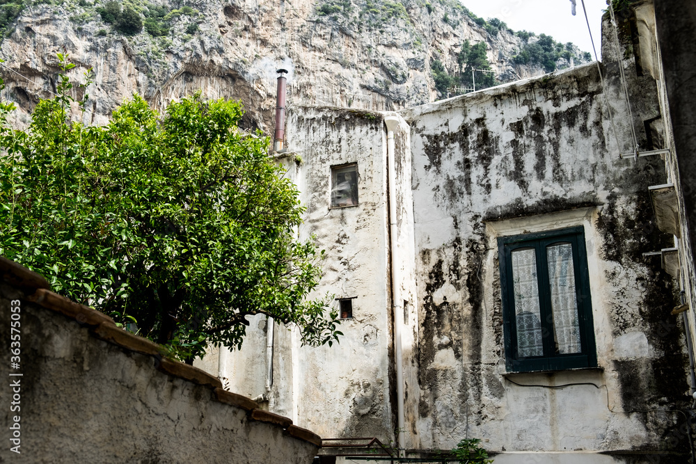 Gässchen im italienischen Küstenort Amalfi