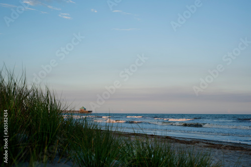 Fototapeta Naklejka Na Ścianę i Meble -  Early Morning Ocean Pier on Folly Beach South Carolina