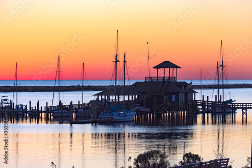 Obraz na płótnie gorgeous colorful sunset on the gulf of mexico in biloxi, mississippi