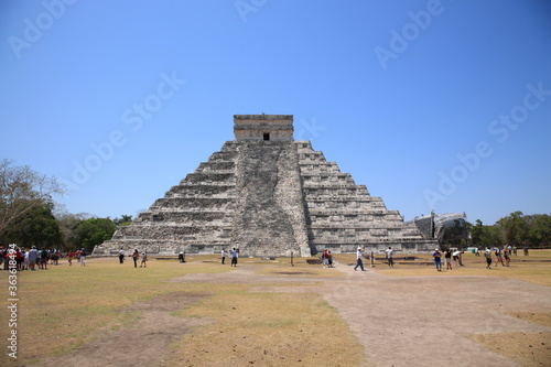 View of Kukulcan temple Pyramid under blue sky in Chichen Itza   Yucatan  Mexico