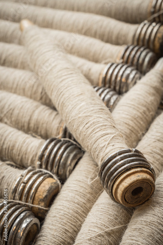Cuadro en lienzo linen thread in spools for weaving use