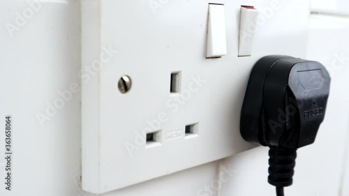 Plugging A UK Plug IN TO a Socket And Switching It On 
