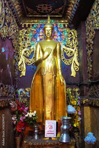 Buddhistische Statue der Shwedagon Pagode - Yangon