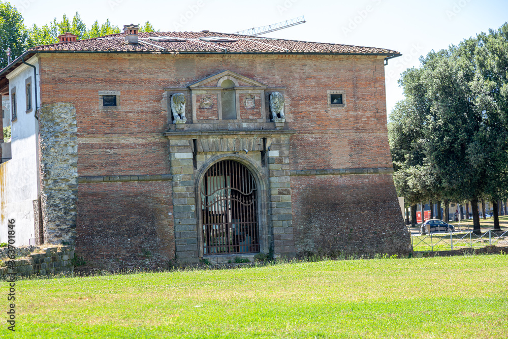 Stadtmauer und Stadttore von Lucca Stadttore mit Innen- und Aussenansicht zusätzlich Aufnahmen von der Stadtmauer in die Stadt fotografiert Stadtmauer und Stadttore von Lucca Stadttore mit Innen- und Aussenansicht zusätzlich Aufnahmen von der Stadtmauer in die Stadt fotografiert