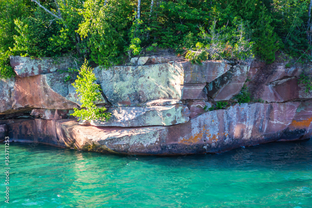 Naklejka premium Rocky Shores of the Apostle Islands National Lakeshore Near the Wisconsin Shoreline of Lake Superior