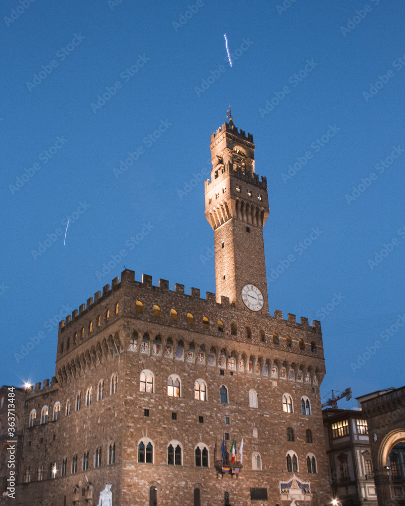 Fototapeta premium Night photo of a Palace in Florence Italy