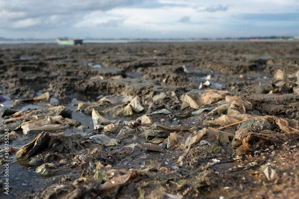 Fototapeta premium garbage on the beach, dirty sea