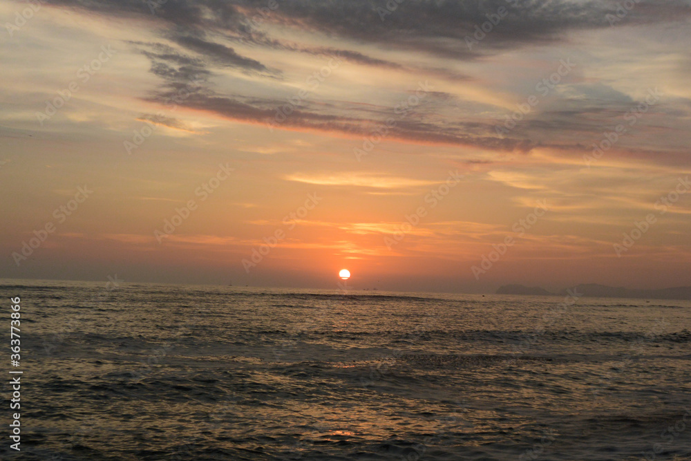 sunset over the sea una fantastica tarde frente a las playas de lima sobre todo en el verano