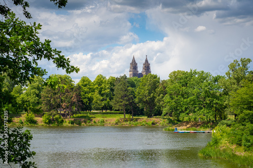 Stadtpark Rotehorn und Magdeburger Dom in Magdeburg im Sommer photo