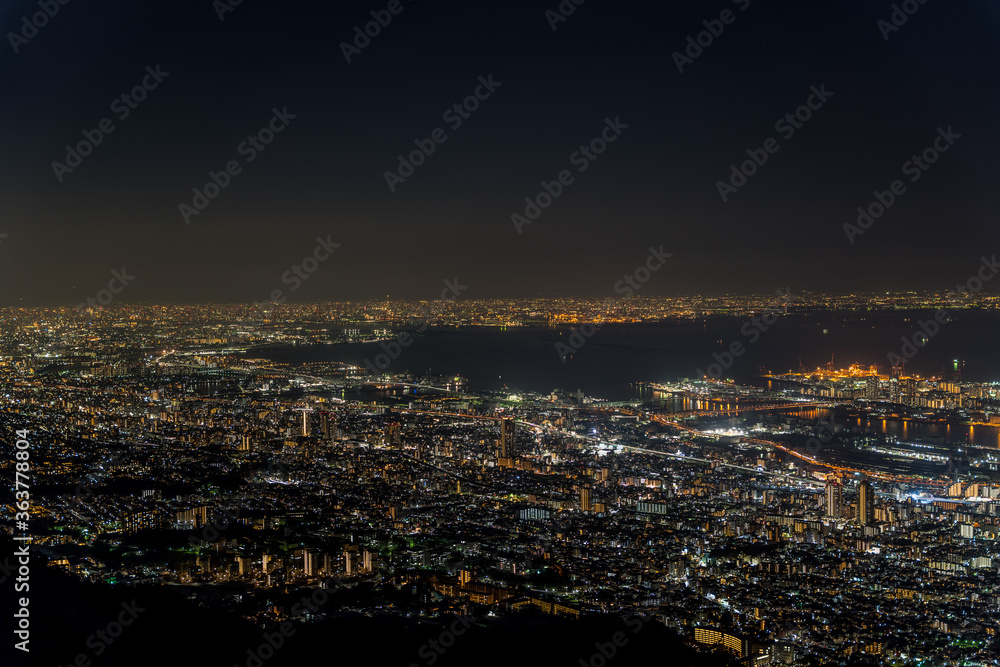 Fototapeta premium 六甲、摩耶山の掬星台から見た神戸と大阪の夜景