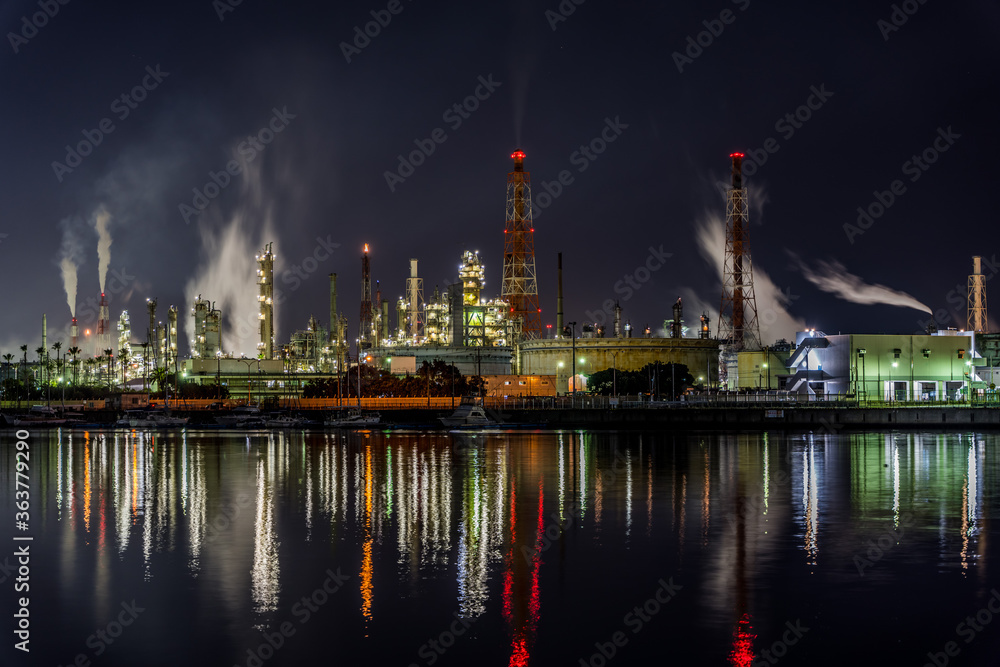 石津漁港からみた堺臨海地区の工場夜景