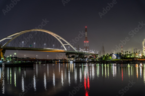 石津漁港からみた堺臨海地区の工場夜景 © NCP