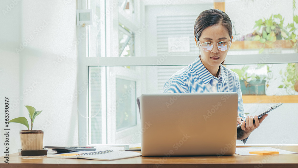 Beautiful Asian Business Using Laptop Computer Online Working from Home Beautiful Asian Business Using Laptop Computer Online Working from Home