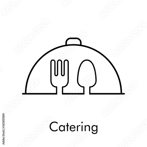 Concepto reparto de comida a domicilio. Icono plano lineal palabra Catering con bandeja de comida y tenedor y cuchara en color negro
