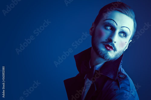 Fotografia young man with makeup
