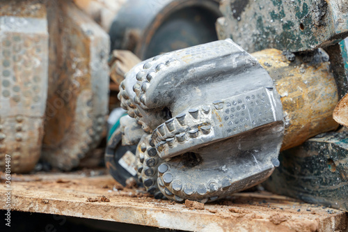 Oil drilling equipment for workover. Used oil drilling bit head. Tricone Oil Drill Bits. Worn out PDC drilling bit just pulled out of hole.