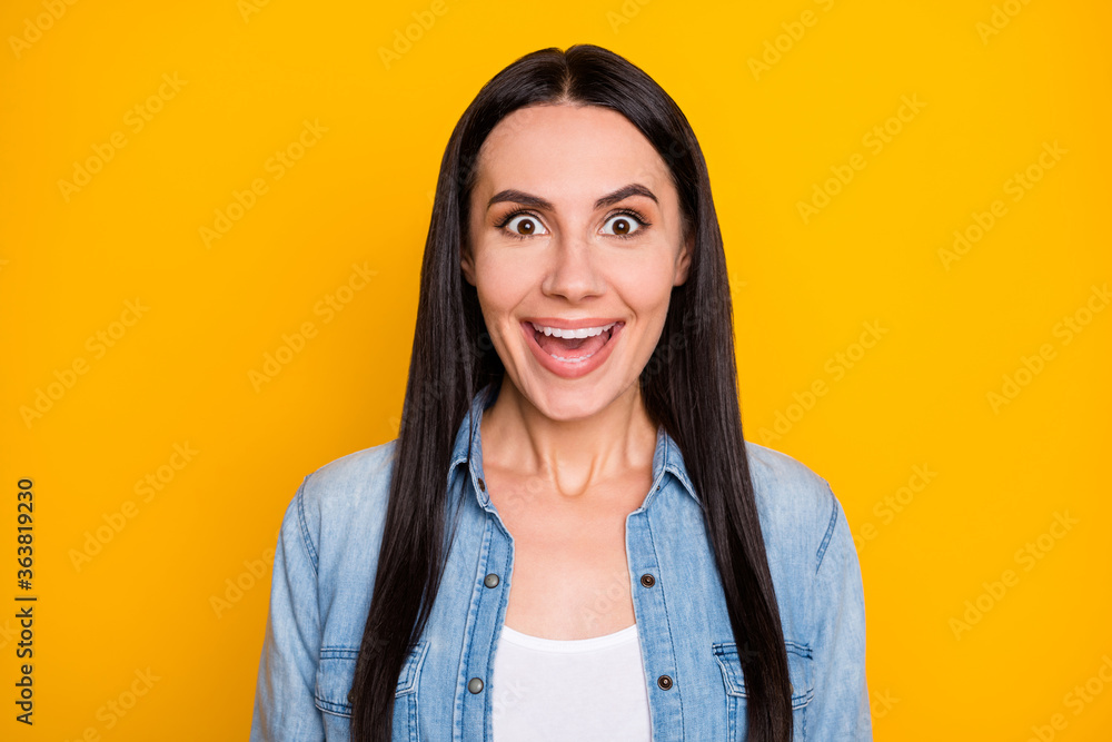 Close-up portrait of her she nice-looking attractive lovely pretty overjoyed crazy cheerful brunet girl sale reaction isolated over bright vivid shine vibrant yellow color background Close-up portrait of her she nice-looking attractive lovely pretty overjoyed crazy cheerful brunet girl sale reaction isolated over bright vivid shine vibrant yellow color background