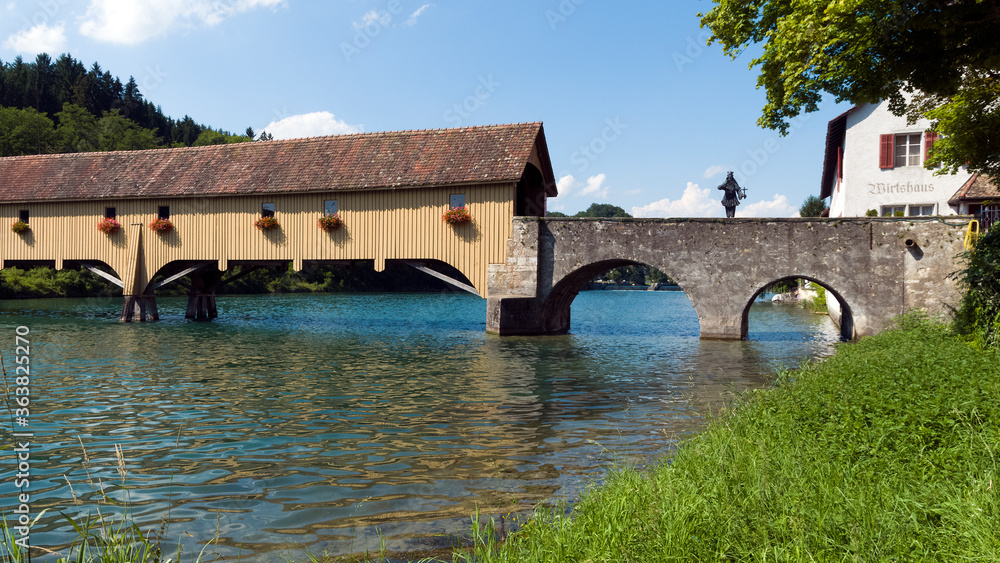Brücke zur Klosterinsel Rheinau