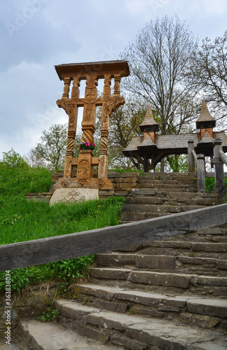 Obraz na płótnie DESESTI, MARAMURES, ROMANIA, SUMMER 2018. Entrance to the beautiful wooden orthodox church of San Parascheva or Desesti, Unesco World Heritage. w salonie