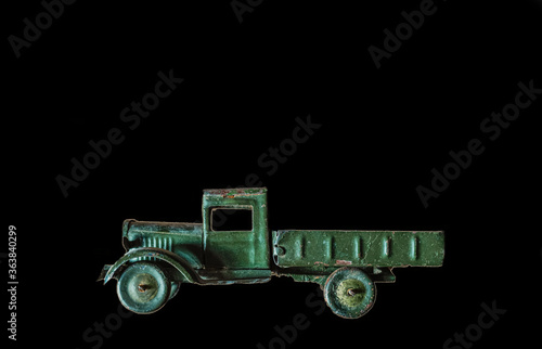 antique cargo car, iron model, view of an antique car from the second world war, old green military truck photo