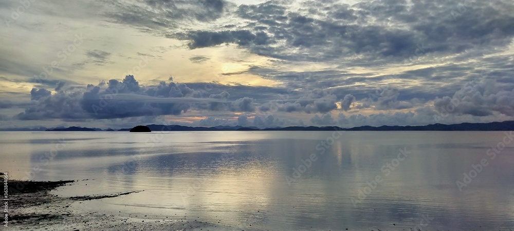 Obraz premium The morning sunrise in Phuket