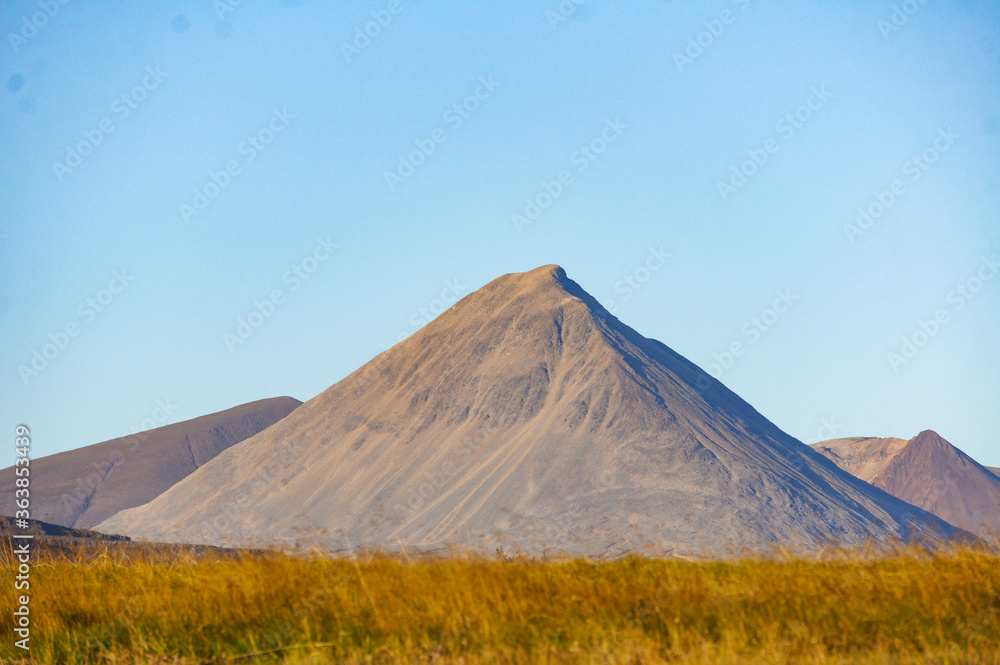 An Icelandic mountain 