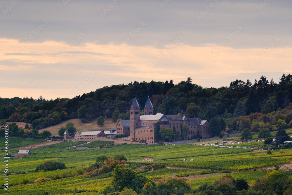 Die Abtei Sankt Hildegard im Rheingau