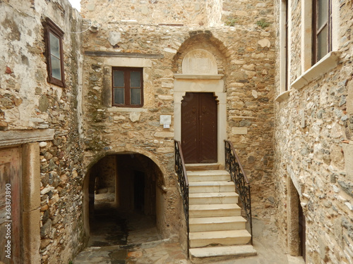 Fototapeta Naklejka Na Ścianę i Meble -  Naxos Old town arches and alleyways