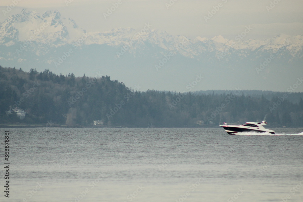 Fototapeta premium Boat on the lake