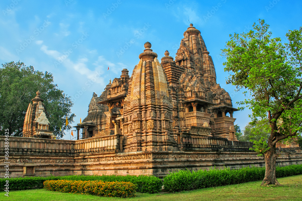 Fototapeta premium Western Group of Temples, Khajuraho, Madhya Pradesh, India. it's an UNESCO world heritage site.